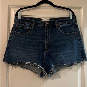 Abercrombie & Fitch "The Mom Short"